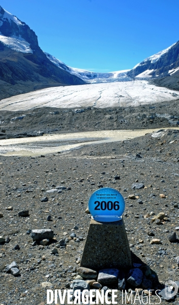 Glaciers, chutes, fleuves et lacs dans les Rocheuses canadiennes