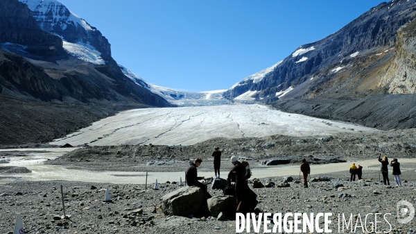 Glaciers, chutes, fleuves et lacs dans les Rocheuses canadiennes