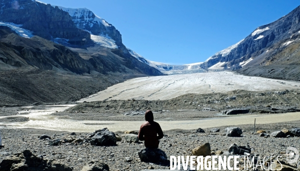 Glaciers, chutes, fleuves et lacs dans les Rocheuses canadiennes