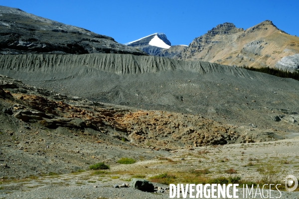 Glaciers, chutes, fleuves et lacs dans les Rocheuses canadiennes