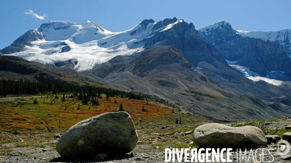 Glaciers, chutes, fleuves et lacs dans les Rocheuses canadiennes