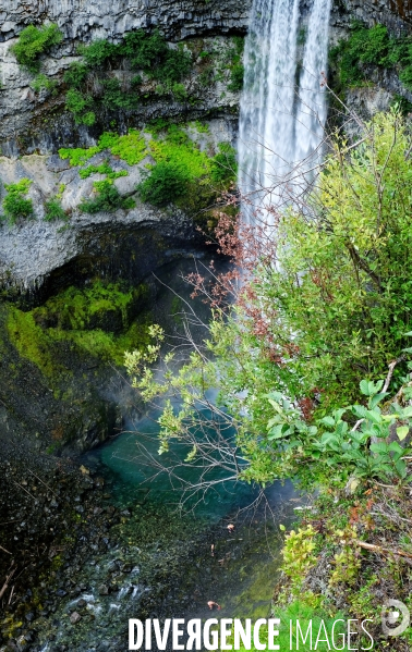 Glaciers, chutes, fleuves et lacs dans les Rocheuses canadiennes