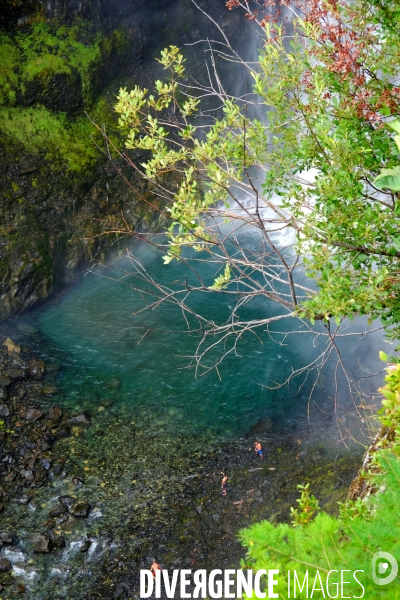 Glaciers, chutes, fleuves et lacs dans les Rocheuses canadiennes