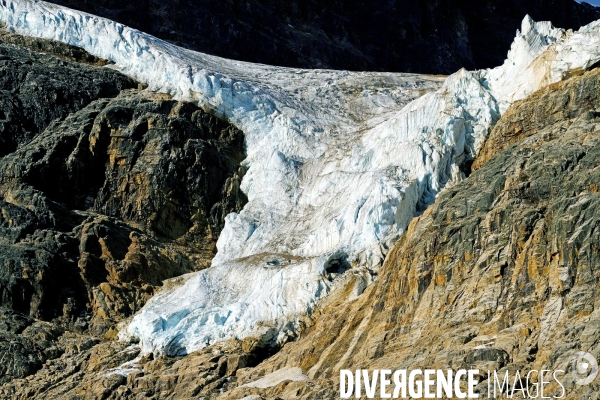 Glaciers, chutes, fleuves et lacs dans les Rocheuses canadiennes