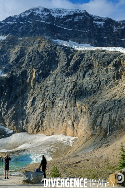 Glaciers, chutes, fleuves et lacs dans les Rocheuses canadiennes