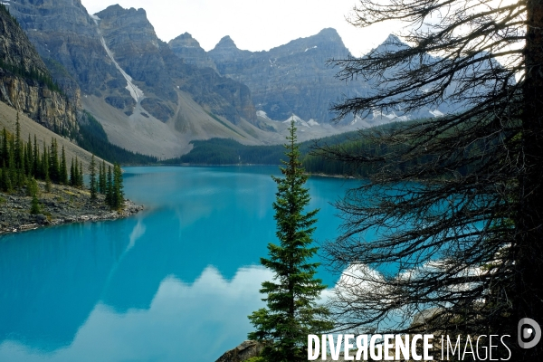 Glaciers, chutes, fleuves et lacs dans les Rocheuses canadiennes