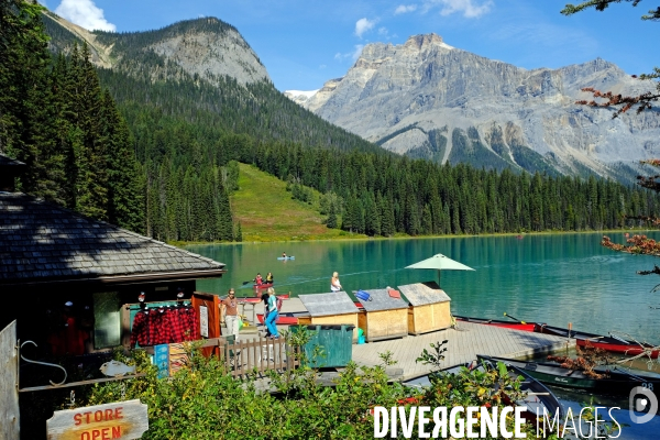 Glaciers, chutes, fleuves et lacs dans les Rocheuses canadiennes