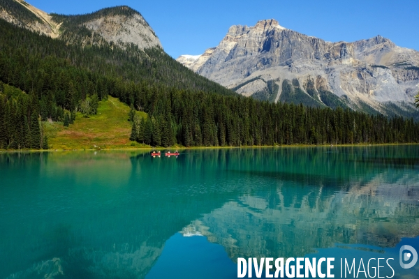 Glaciers, chutes, fleuves et lacs dans les Rocheuses canadiennes
