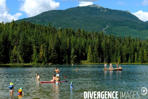 Glaciers, chutes, fleuves et lacs dans les Rocheuses canadiennes