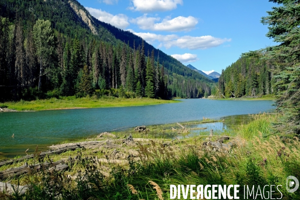 Glaciers, chutes, fleuves et lacs dans les Rocheuses canadiennes