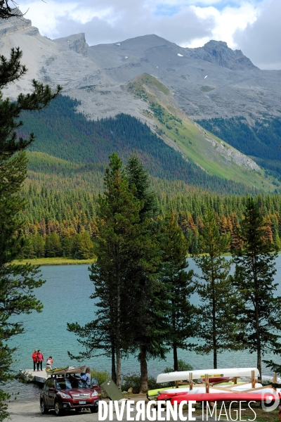 Glaciers, chutes, fleuves et lacs dans les Rocheuses canadiennes
