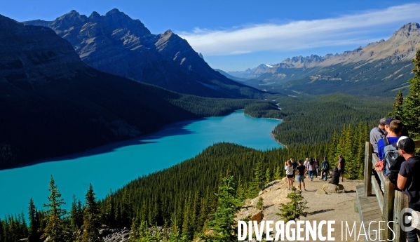 Glaciers, chutes, fleuves et lacs dans les Rocheuses canadiennes