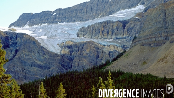 Glaciers, chutes, fleuves et lacs dans les Rocheuses canadiennes