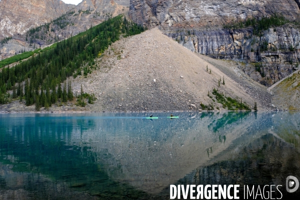 Glaciers, chutes, fleuves et lacs dans les Rocheuses canadiennes