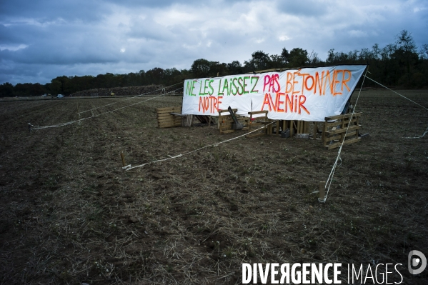 Lutte contre la réalisation d une déviation et d un pont sur la Loire.