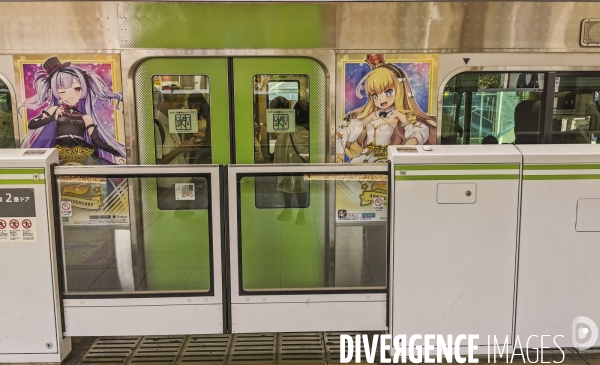 Anime dans le metro de tokyo