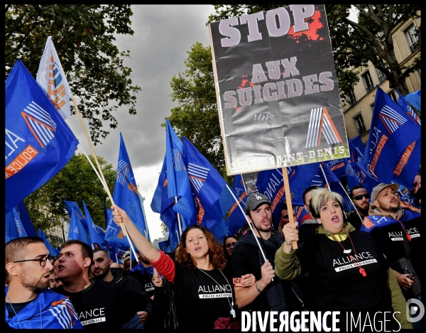 Manifestation des policiers en colère à Paris