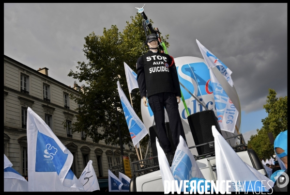 Manifestation des policiers en colère à Paris