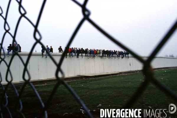 Chute du Mur de Berlin 30e Anniversaire. Fall of Berlin Wall 30th anniversary.