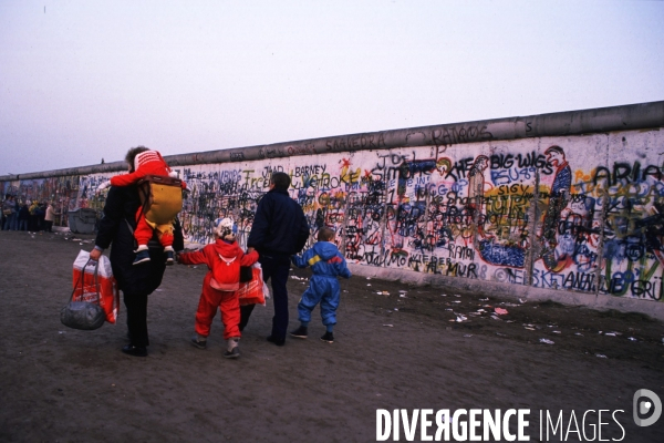 Chute du Mur de Berlin 30e Anniversaire. Fall of Berlin Wall 30th anniversary.