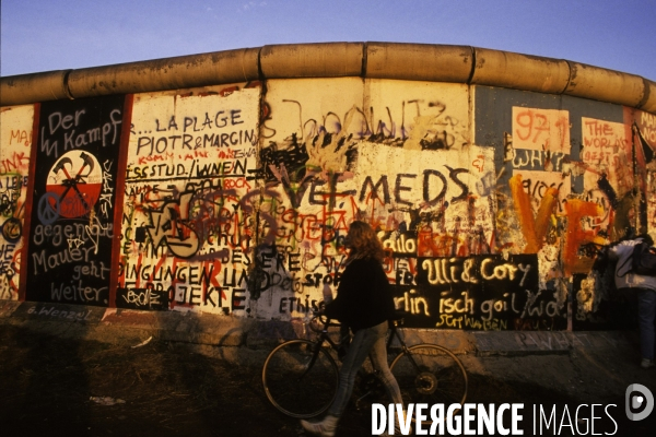 Chute du Mur de Berlin 30e Anniversaire. Fall of Berlin Wall 30th anniversary.