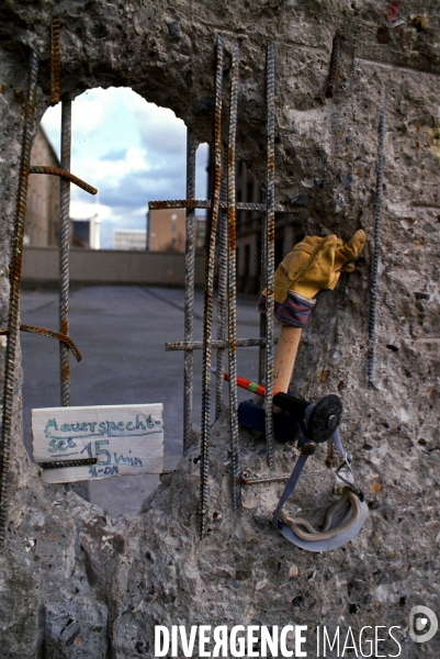Chute du Mur de Berlin 30e Anniversaire. Fall of Berlin Wall 30th anniversary.