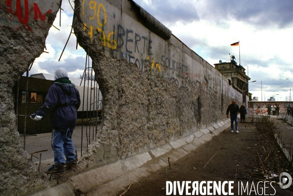 Chute du Mur de Berlin 30e Anniversaire. Fall of Berlin Wall 30th anniversary.