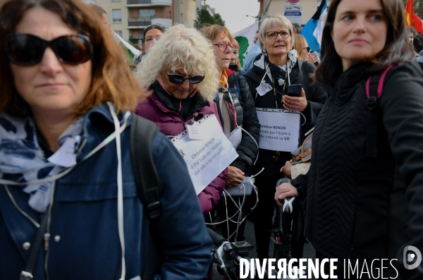 Rassemblement et greve apres le suicide de Christine Renon