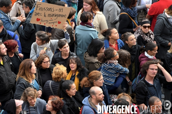 Rassemblement et greve apres le suicide de Christine Renon