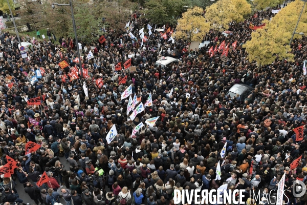 Rassemblement et greve apres le suicide de Christine Renon