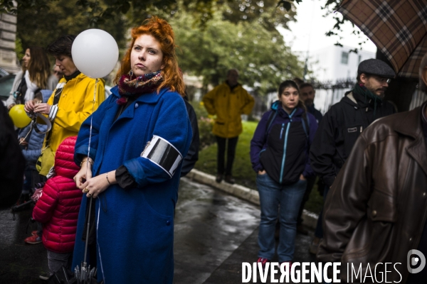 Marche blanche en hommage a la directrice, christine renon,  suicidee dans son ecole a pantin.