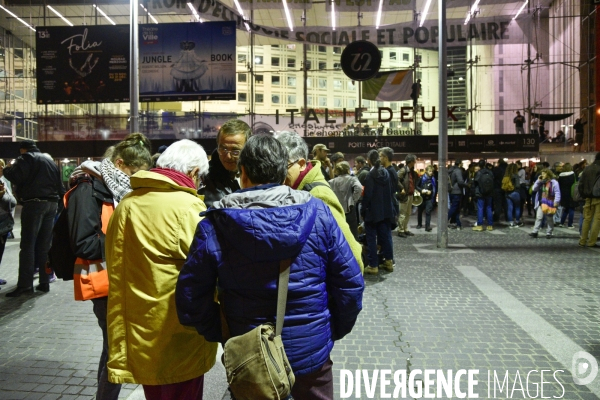 Action blocage du centre commercial Italie 2 par des militants écologistes d Extinction Rebellion et des gilets jaunes. Action blocking the mall Italy 2 by EXTINCTION REBELLION