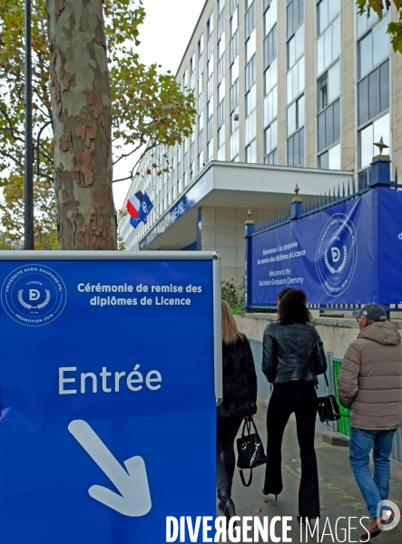 Cérémonie de remise des diplômes de licence à l  université Paris-Dauphine