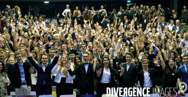 Cérémonie de remise des diplômes de licence à l  université Paris-Dauphine