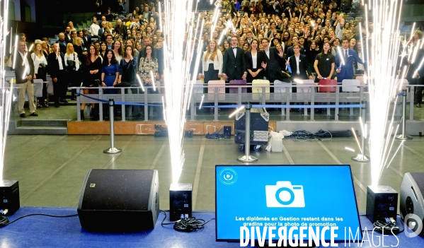 Cérémonie de remise des diplômes de licence à l  université Paris-Dauphine