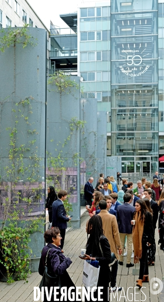 Cérémonie de remise des diplômes de licence à l  université Paris-Dauphine