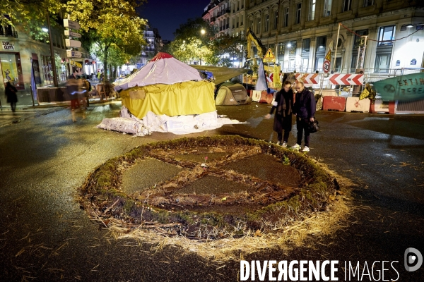 Rebellion Extinction occupe la place du Chatelet