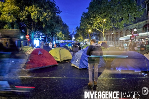 Rebellion Extinction occupe la place du Chatelet