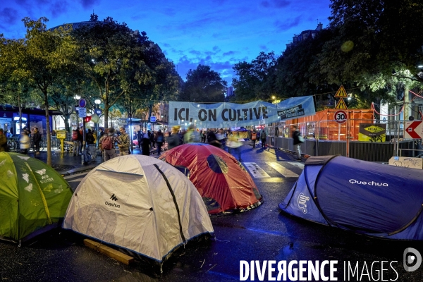 Rebellion Extinction occupe la place du Chatelet