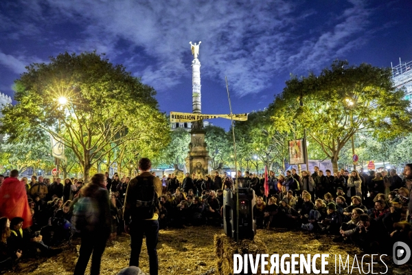 Rebellion Extinction occupe la place du Chatelet