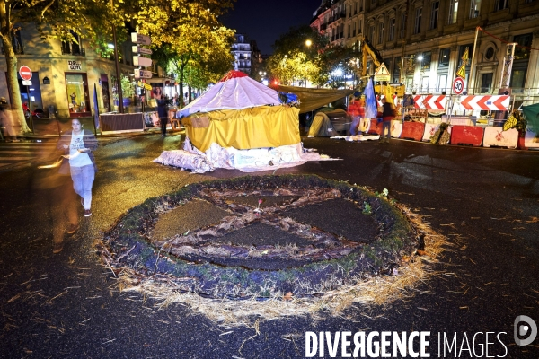 Rebellion Extinction occupe la place du Chatelet