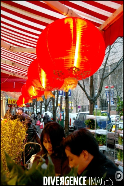 Commerces du  quartier chinois  de Paris, à 4 jours du nouvel an chinois. 14 février 2007.