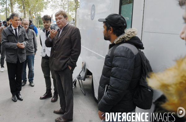 Réfugiés porte d Aubervilliers / Olivier Faure