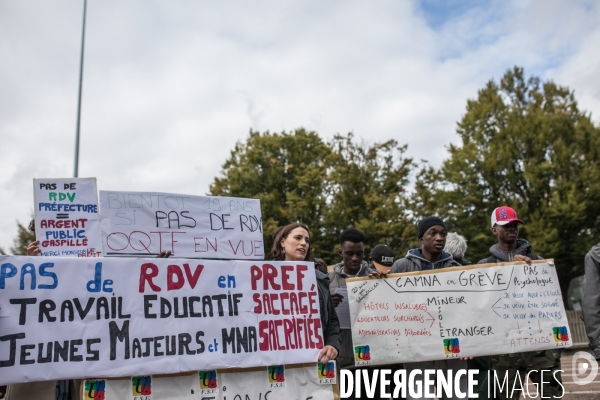 Rassemblement de sans-papiers devant la préfecture de Bobigny