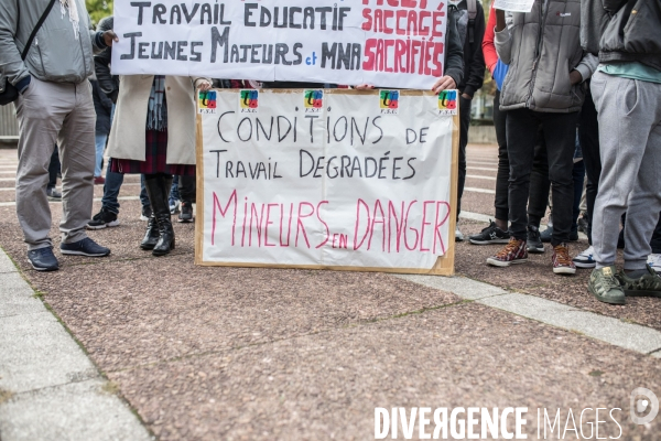 Rassemblement de sans-papiers devant la préfecture de Bobigny