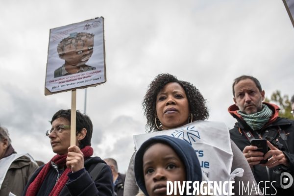 Rassemblement de sans-papiers devant la préfecture de Bobigny