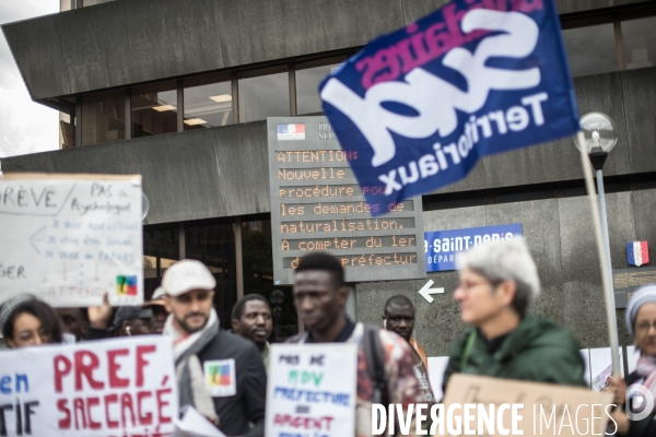 Rassemblement de sans-papiers devant la préfecture de Bobigny