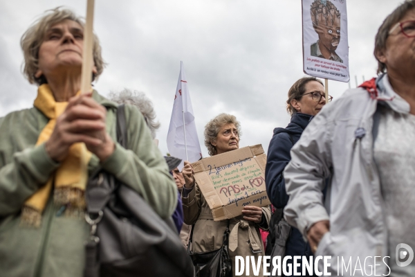 Rassemblement de sans-papiers devant la préfecture de Bobigny