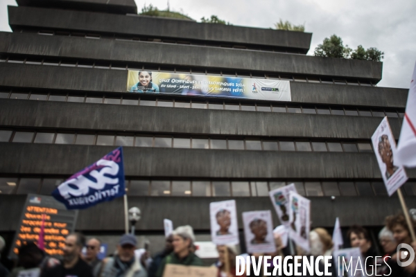 Rassemblement de sans-papiers devant la préfecture de Bobigny