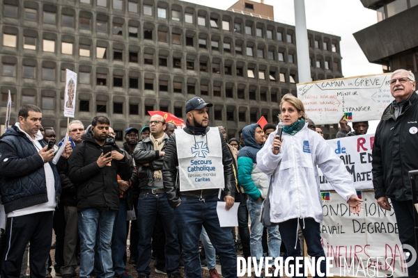 Rassemblement de sans-papiers devant la préfecture de Bobigny